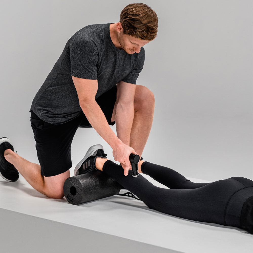 Pistola de Masaje de Vibración para Activación y Recuperación Muscular – Blackroll Fascia Gun